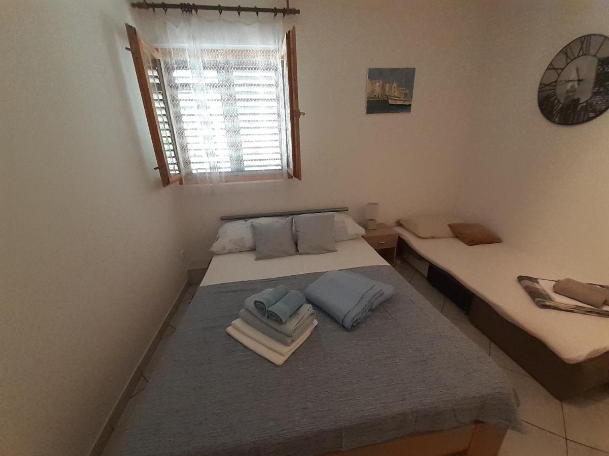 Apartmani Bilandzic-Krk Malinska Oda fotoğraf